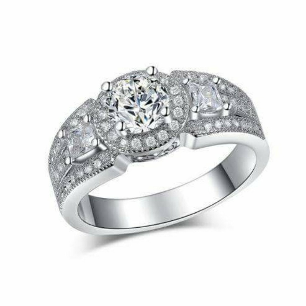 Brand New 925 silver White Topaz Ring